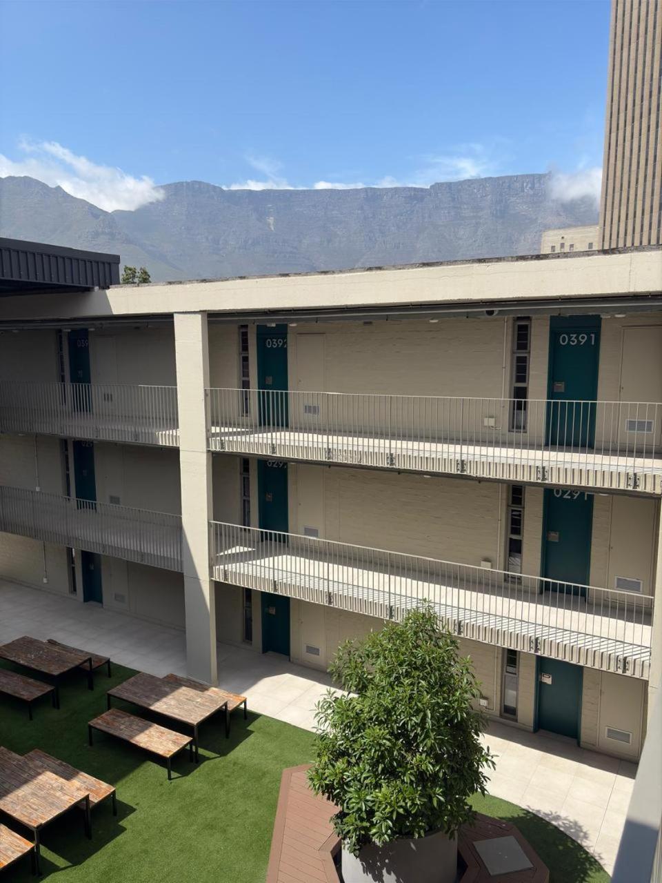 Aparthotel At Cape Station *